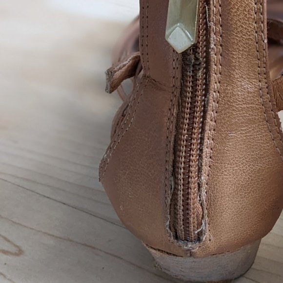 Steve Madden Light Brown Low Heel - Picture 4 of 6